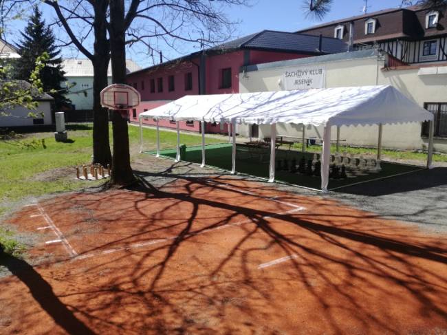 Úpravy prostoru před Šachovým klubem